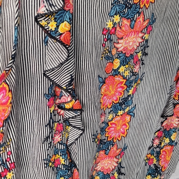 Miley and Molly Floral Print‎ Ruffle Top Size XL - Picture 2 of 6